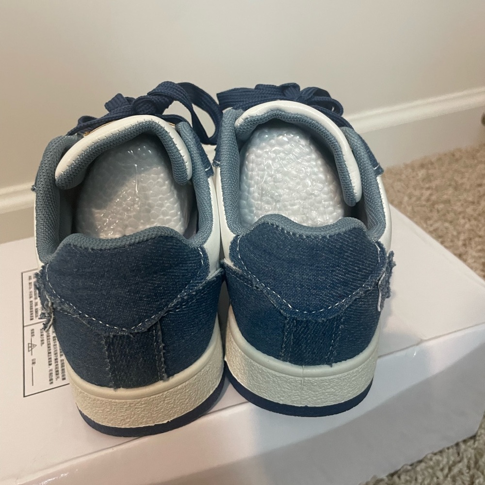 Kids Size 4.5 Denim Fashion Sneakers Stars White and Blue - Picture 4 of 8